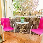 Helle Wohnung Mit Balkon In Gruenen Innenhof - W-Lan, 4 Schlafplaetze