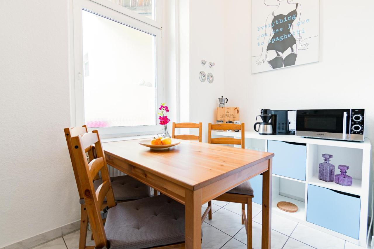 Helle Mit Balkon In Gruenen Innenhof - W-lan, 4 Schlafplaetze Apartment Magdeburg
